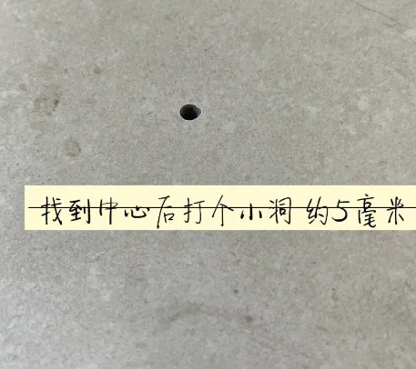 突泉瓷砖空鼓维修公司专业解答在瓷砖铺贴过程中，如果砂料搅拌不均匀，将会带来以下问题