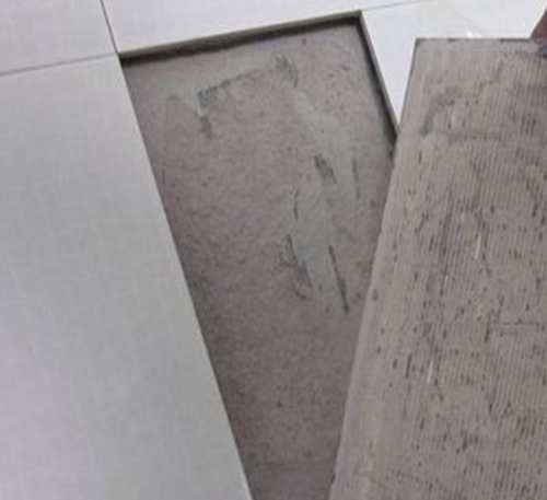 突泉瓷砖空鼓维修公司分享瓷砖铺贴时如果打浆（即涂抹在瓷砖背面和基层上的砂浆或瓷砖胶）过少，会带来以下问题